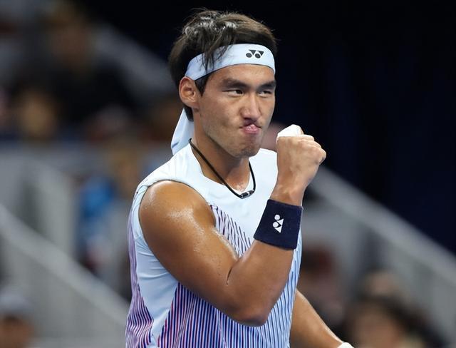 开云综合app登录入口-Rookie迎来十赛季出色发挥，RNG观众热烈欢呼！-开云综合app登录入口