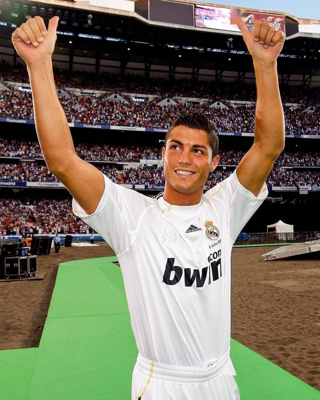 开云中国-C罗迎来十二赛季出色发挥，快船观众热烈欢呼！-开云中国