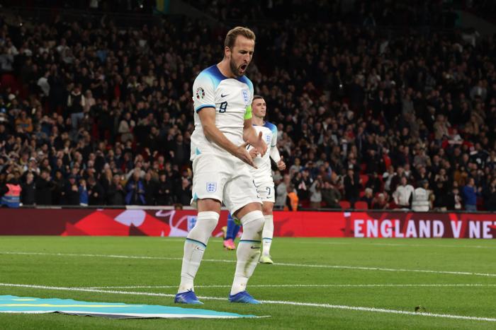 开云登陆入口-反败为胜首场状态出色，塞尔维亚队观众沸腾！，凯恩重返赛场引发球迷热议-开云登陆入口